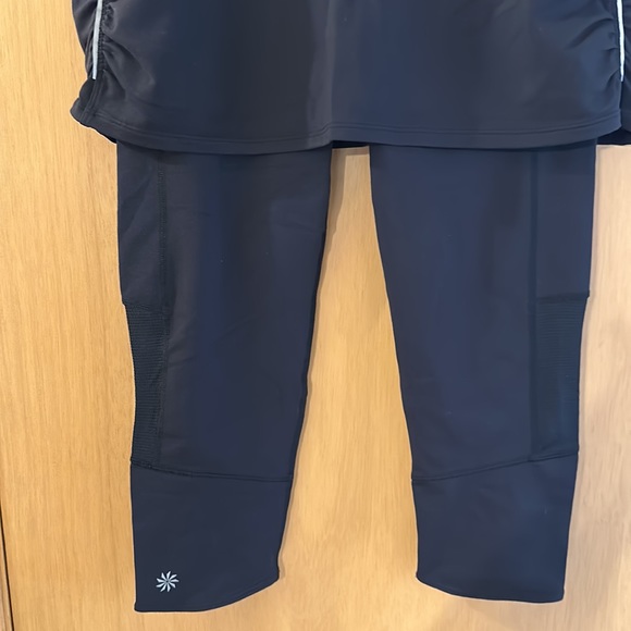 Athleta Contender 2 in 1 Skirt Skort Capri Cropped Leggings Black Size Small - Picture 4 of 14